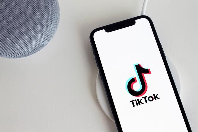 Analýza Úspěšných TikTokérů: Co Můžeme Odkoukat