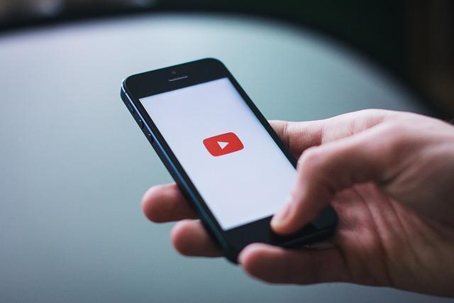 YouTube Downloader: Legální způsoby stahování videí pro influencery