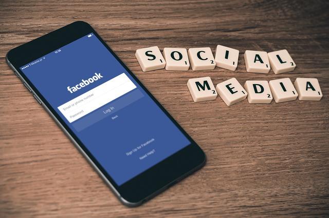 Facebook odposlouchává: Šokující pravda o vašem soukromí